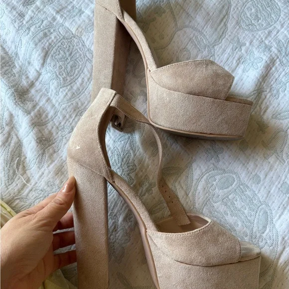 PrettyLittleThing Beige Suede Platform Heels - Picture 4 of 6